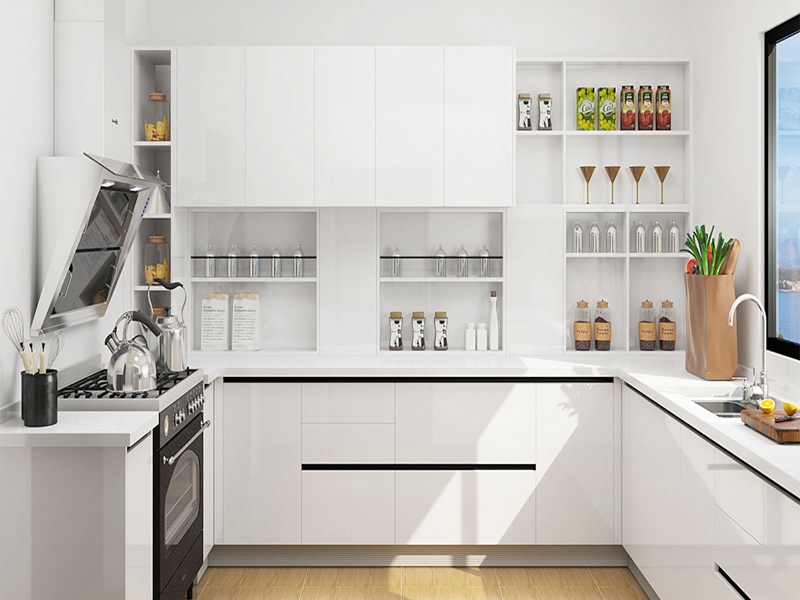 Высококачественные современные глянцевые белые лакированные кухонные шкафы из массива дерева с черными ручками