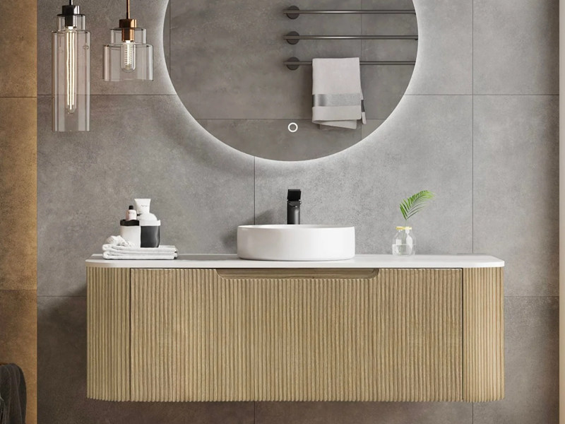 Шкаф для ванной комнаты из цельной древесины в современном стиле с волнами оригинального деревянного цвета